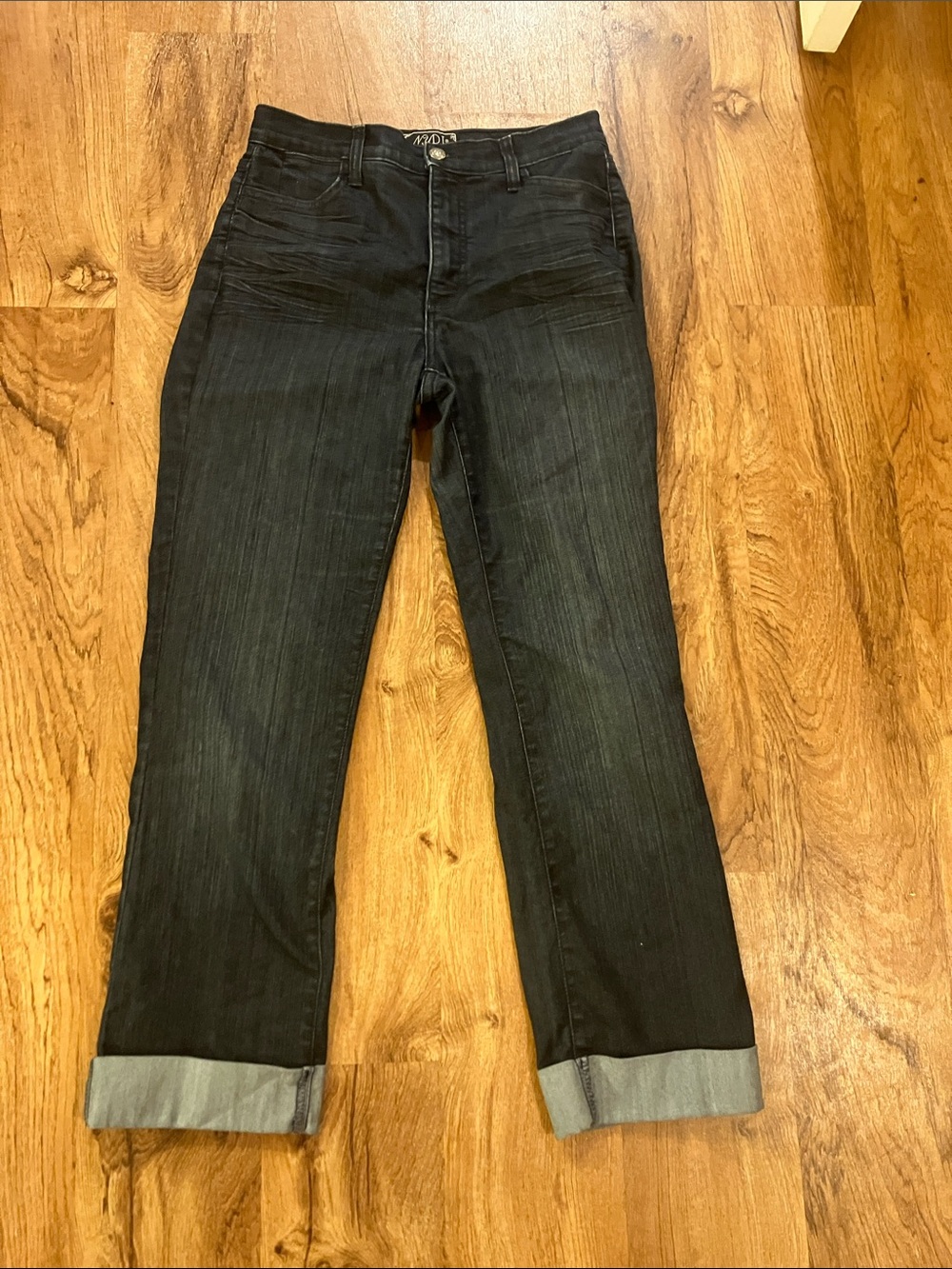 NYDJ dark wash 4 large cuff cropped jeans